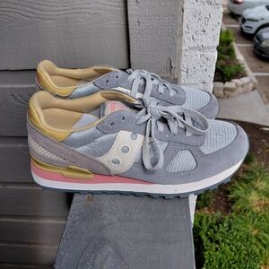 Saucony Women's Shadow Gray and Cream Sneakers with Yellow Accents Womens Size 8
